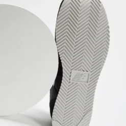 Best reviews of 😀 New Balance 720 Unisex (Standard) - Men's Black & Red ⌛ -Mens Shoes Shop http3A2F2Fstatic.theiconic.com .au2Fp2Fnew balance 6148 9520041 3