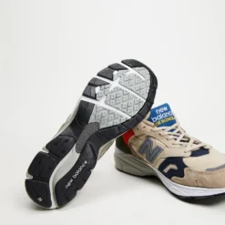 Deals 🎉 New Balance Classics Made In UK 920 - Men's Neutral 😍 -Mens Shoes Shop http3A2F2Fstatic.theiconic.com .au2Fp2Fnew balance classics 5436 3853331 3