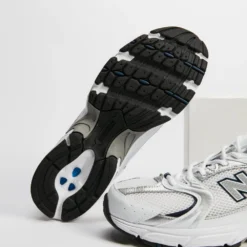 Deals 🎉 New Balance Classics 530 - Unisex White 🛒 -Mens Shoes Shop http3A2F2Fstatic.theiconic.com .au2Fp2Fnew balance classics 9047 6196421 3