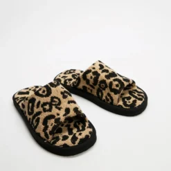 New 👍 OAS Company Leo Slippers Beige & Black 🥰